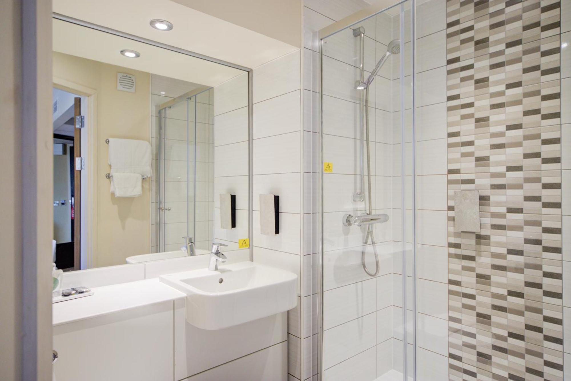 Belvilla Newport City Centre Hotel - Lifestyle מראה חיצוני תמונה