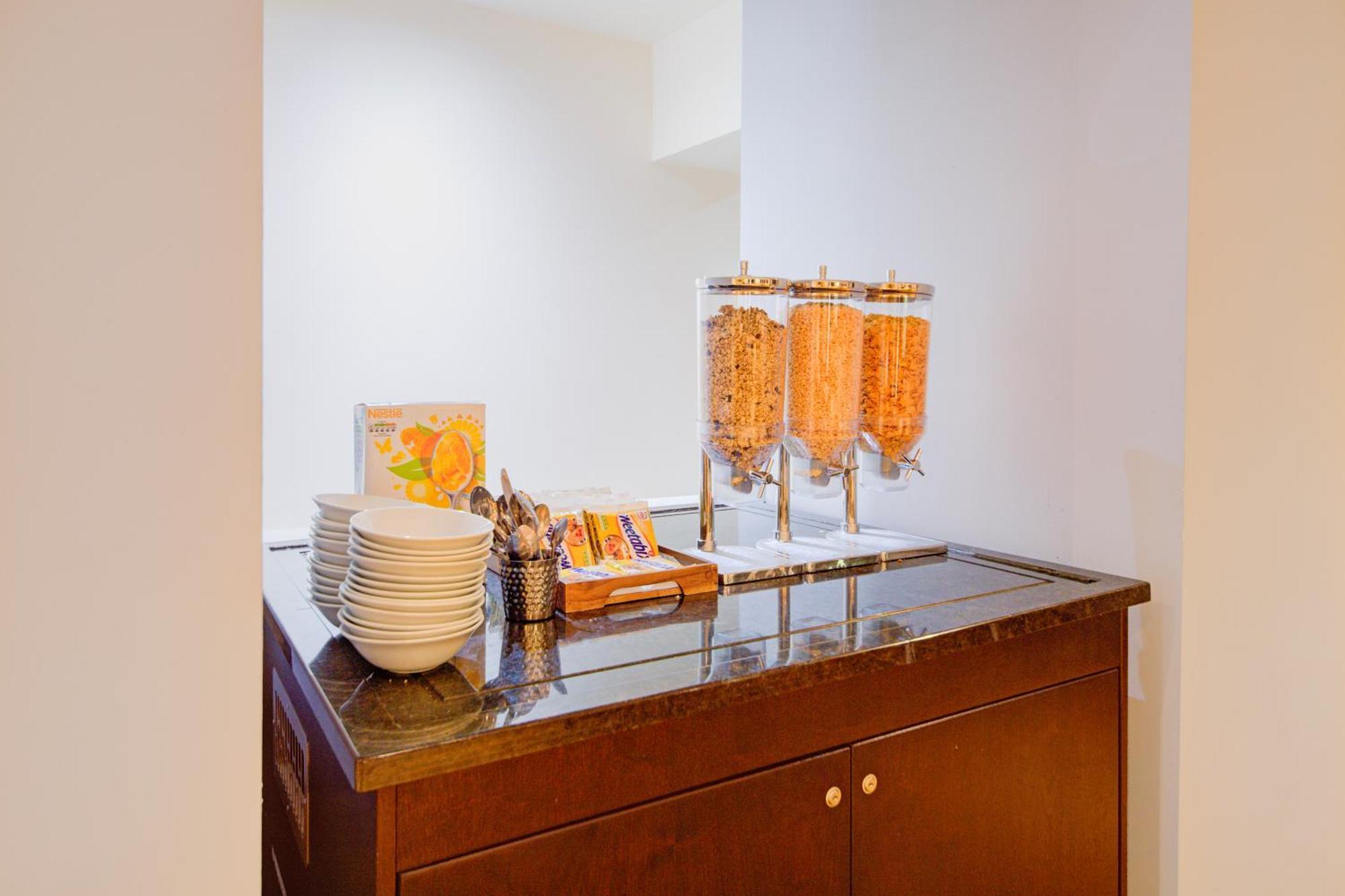 Belvilla Newport City Centre Hotel - Lifestyle מראה חיצוני תמונה